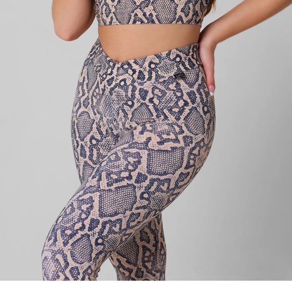 Licifit leggings and bra set LIKE NEW - Picture 3 of 9